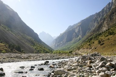 Nehir yüksek dağlarda