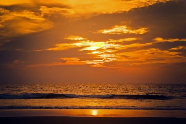 Suya yansıyan gökyüzü.