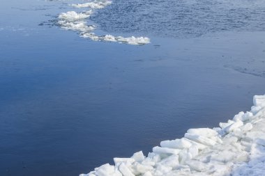 Bahar tatili Nehri üzerinde
