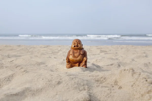 Statette Budda sur la plage — Photo