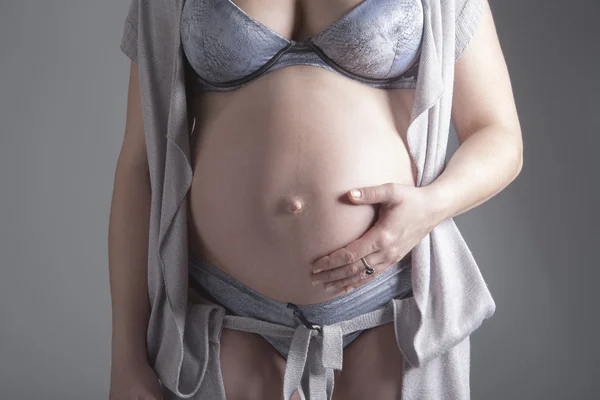 Pregnant woman in studio — Stock Photo, Image