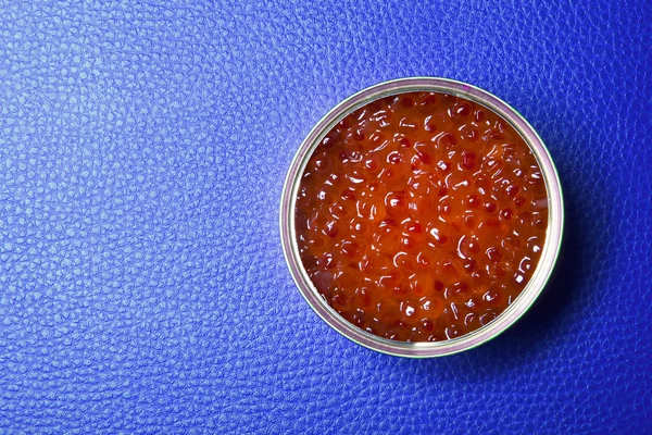 Red caviar in the open tin — Stock Photo, Image