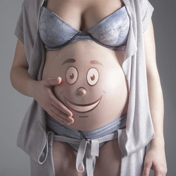 Gravid kvinna visar bilden — Stockfoto