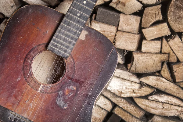 Червоний дванадцять струнної гітари — стокове фото