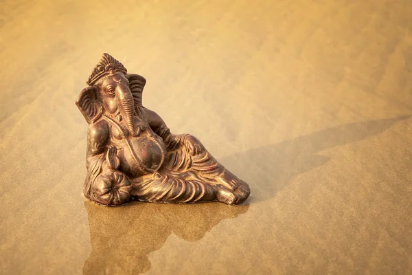 Ganesha sulla spiaggia tropicale — Foto Stock