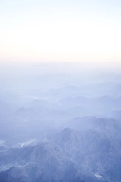 Mountain peaks in the clouds. — Stock Photo, Image