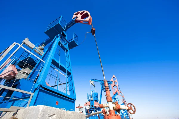 Oil pump and sky — Stock Photo, Image