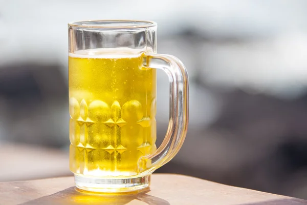 Čerstvý šálek piva — Stock fotografie