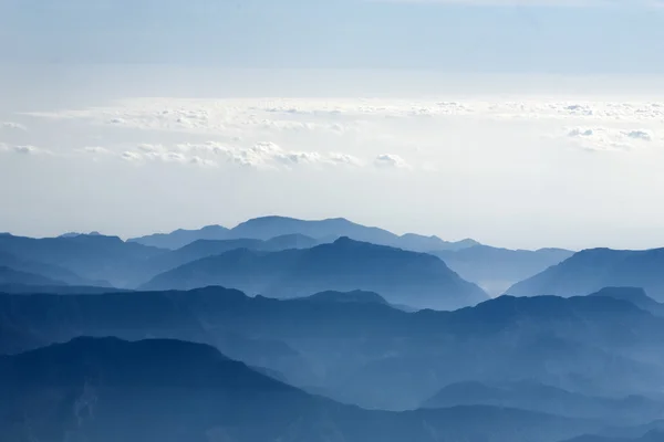 Mountain peaks in the clouds. — Stock Photo, Image