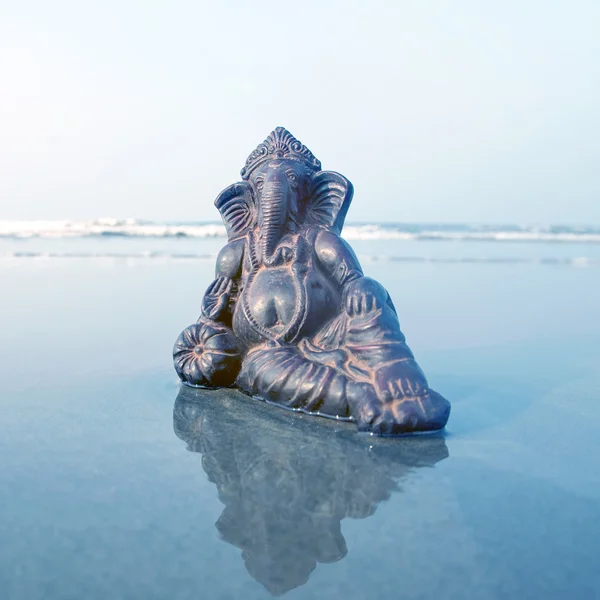 Ganesha on the tropical beach — Stock Photo, Image