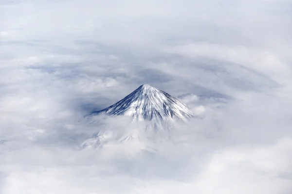 Mountain peaks in the clouds. — Stock Photo, Image