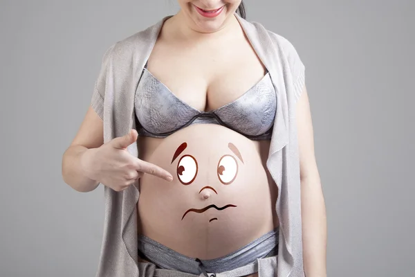 Pregnant woman shows the image — Stock Photo, Image