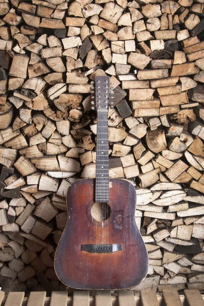 12-strängad röd gitarr — Stockfoto