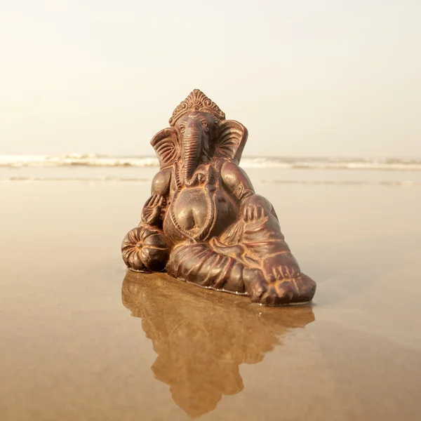 Ganesha op het tropische strand — Stockfoto