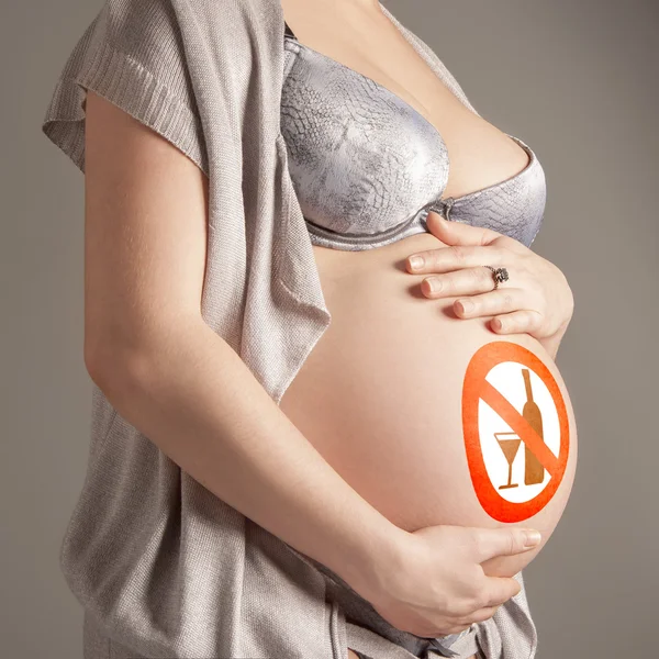 孕妇与标志 — 图库照片