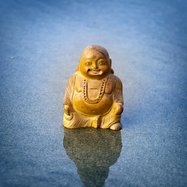 Budda Statuette am Strand — Stockfoto