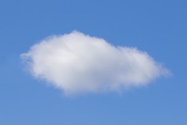 mavi gökyüzünde bulut