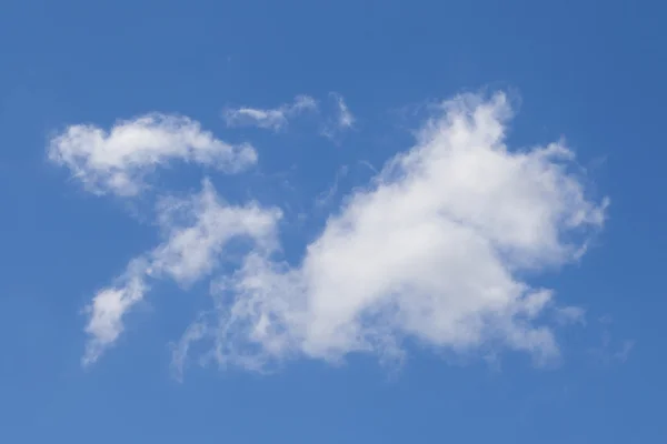 Nubes en el cielo azul —  Fotos de Stock