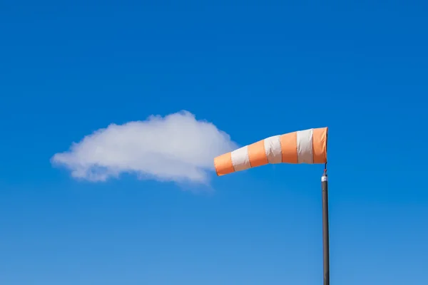 Airsock i blå himmel - Stock-foto