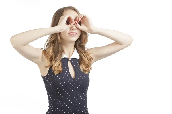 Meisje handen vertegenwoordigt verrekijkers — Stockfoto