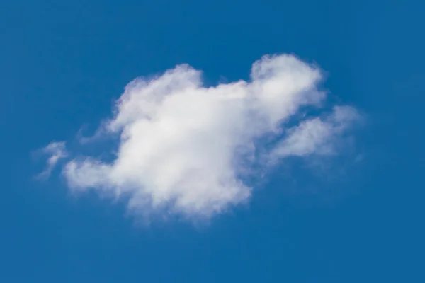 Wtite wolke im blauen himmel — Stockfoto