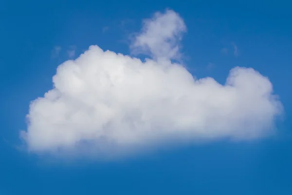 White cloud in blauwe hemel — Stockfoto
