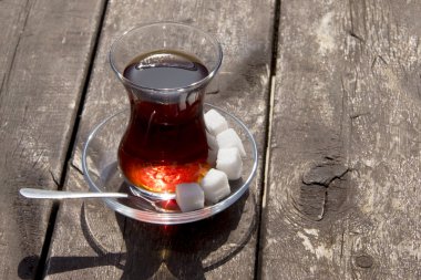 Çay Kupası şeker ve kaşık ile