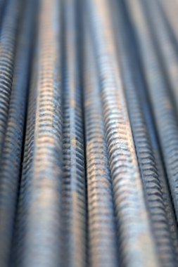 Gri paslı metal parçaları