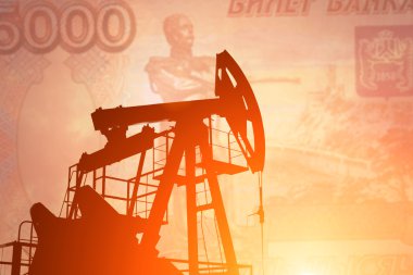 Yağ pompası Rus banknot ile