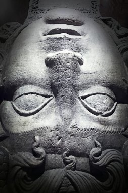 Medusa başı antik heykel