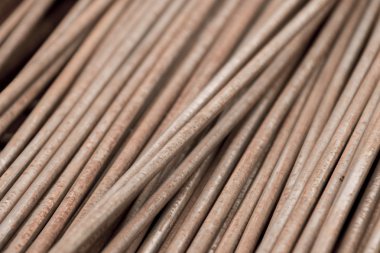 Gri paslı metal parçaları