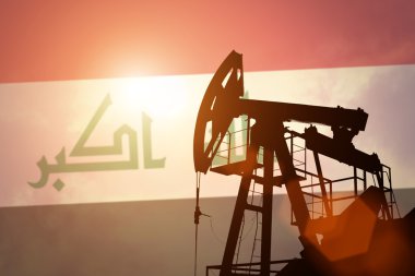 Yağ pompası ile Irak bayrağı