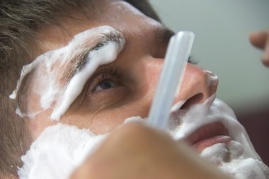 Genç yakışıklı adam Güzellik Salonu