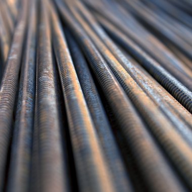Gri paslı metal parçaları