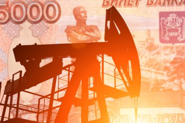 Yağ pompası Rus banknot ile