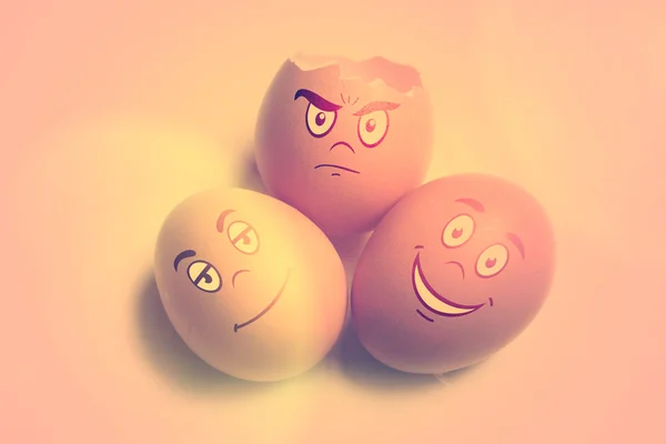 Ovos com rostos de desenhos animados — Fotografia de Stock