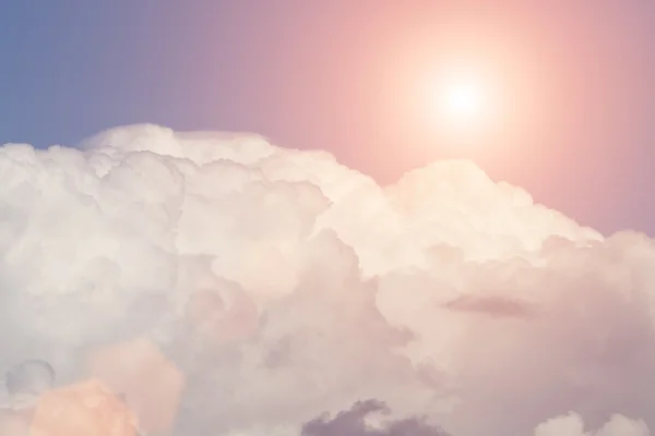 Sunny skyscape with picturesque clouds — Stock Photo, Image