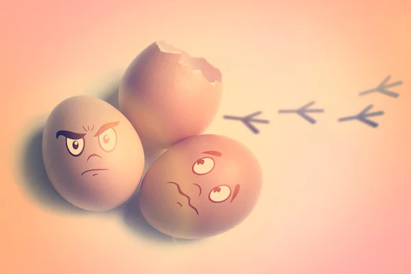 Yumurta Karikatür yüzler ile — Stok fotoğraf