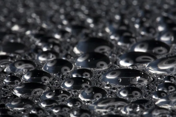 Gotas de água na superfície de metal polido — Fotografia de Stock