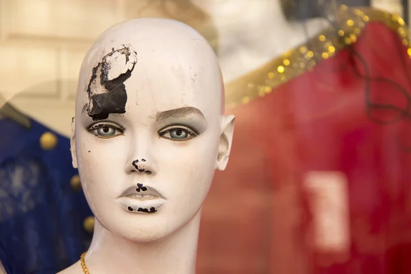 Düzensiz kel kadın kukla yüzü — Stok fotoğraf
