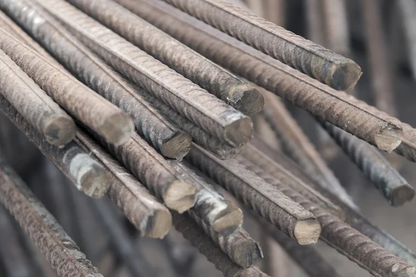 Grijze roestige metalen fittingen — Stockfoto