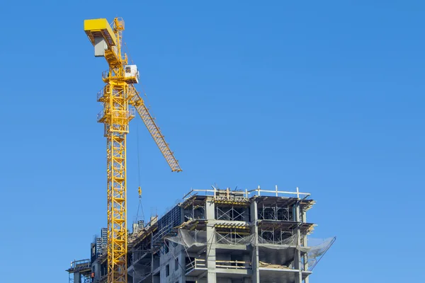 Skyscraper  under construction with crane — Stock Photo, Image