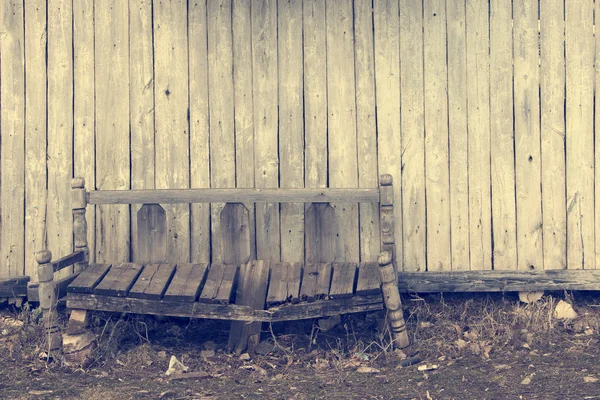 Oude gebroken Houten bench — Stockfoto