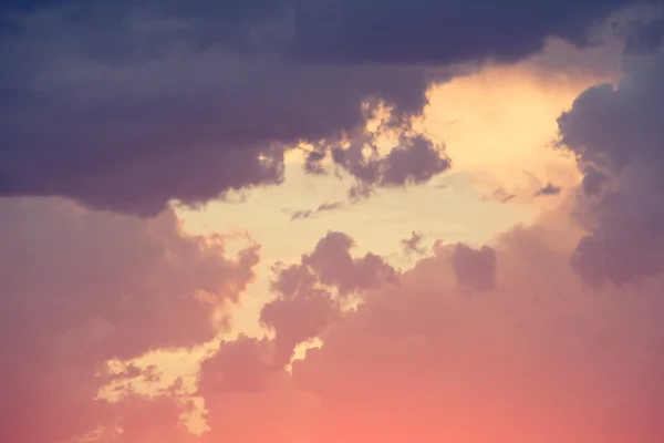 Napos skyscape a festői felhők — Stock Fotó