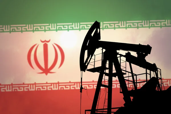 Oliepomp met vlag van Iran — Stockfoto