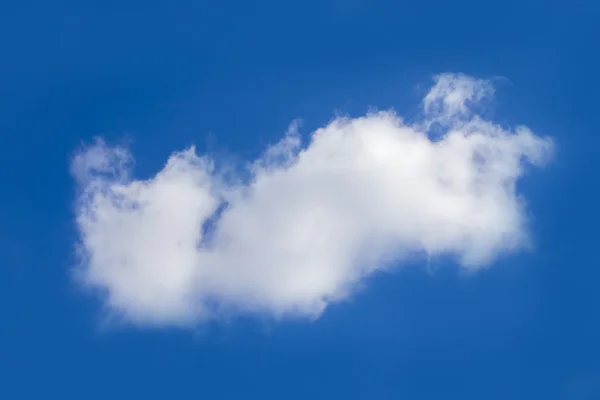 Weiße Wolken in blauem, klaren Himmel — Stockfoto