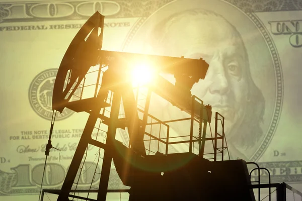 Oil pump with dollar banknote — Stock Photo, Image
