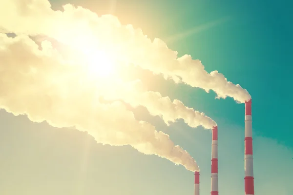 Industrial view of factory pipes with smoke — Stock Photo, Image