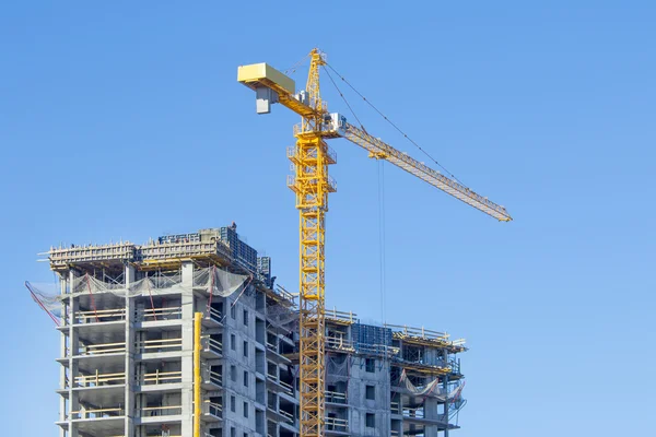 Skyscraper  under construction with crane — Stock Photo, Image