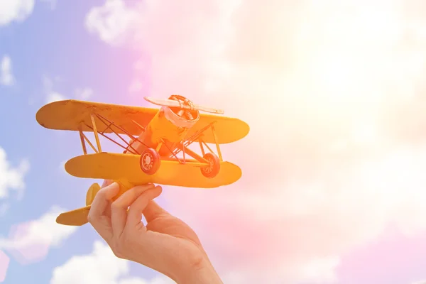 Amarelo, modelo de avião retro — Fotografia de Stock